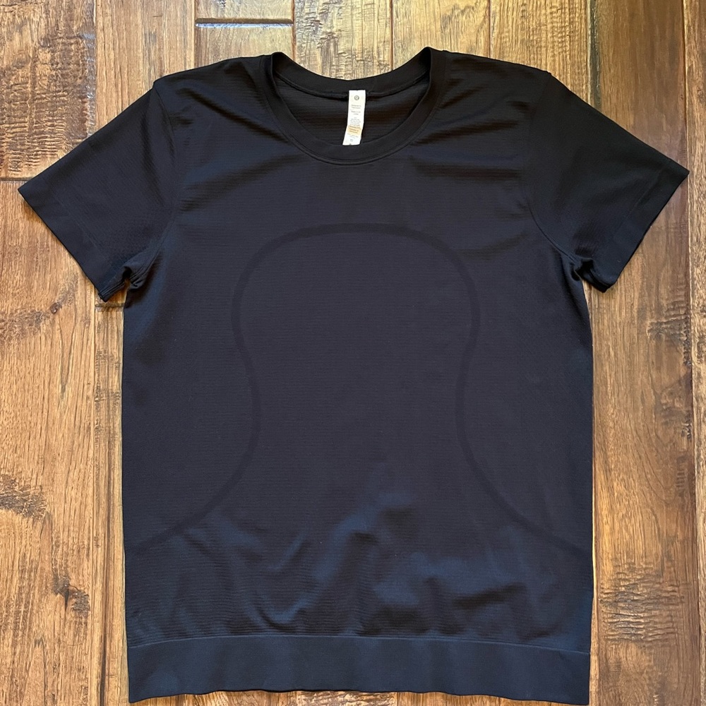 Lululemon Swiftly Breathe Relaxed Short Sleeve Shirt, Size 8, Black
